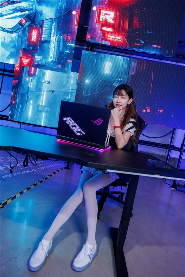 30秒免工具快拆、超视屏幕！ROG笔记本展示真创新