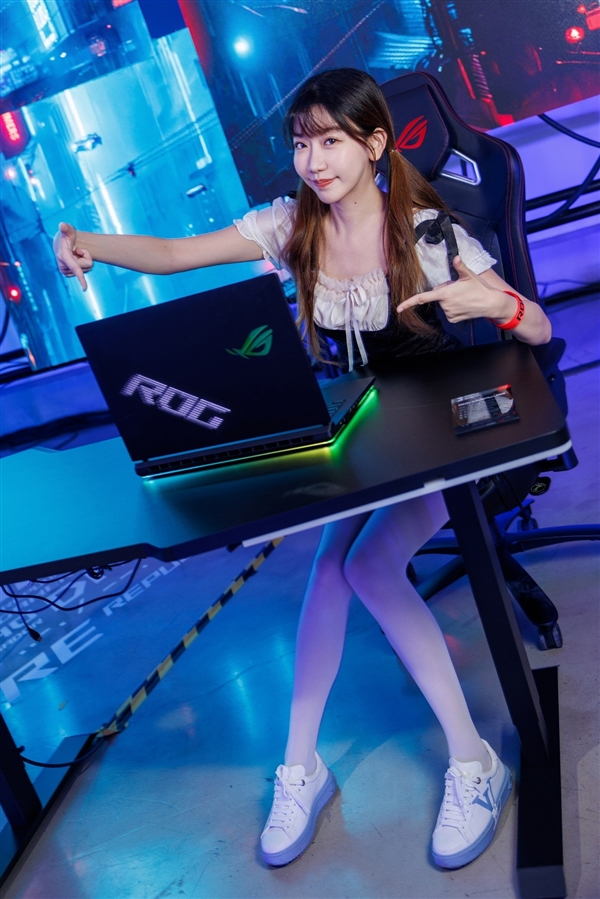 30秒免工具快拆、超视屏幕！ROG笔记本展示真创新