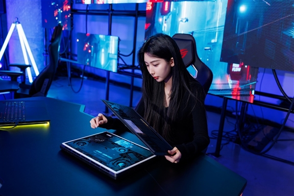 30秒免工具快拆、超视屏幕！ROG笔记本展示真创新