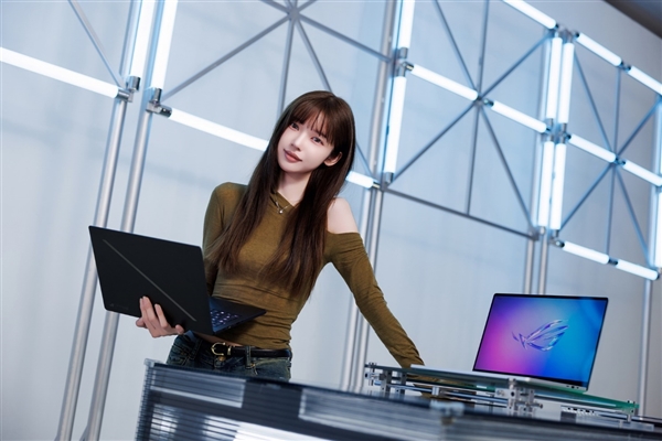 30秒免工具快拆、超视屏幕！ROG笔记本展示真创新