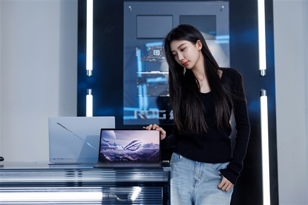 30秒免工具快拆、超视屏幕！ROG笔记本展示真创新