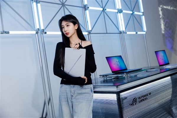 30秒免工具快拆、超视屏幕！ROG笔记本展示真创新