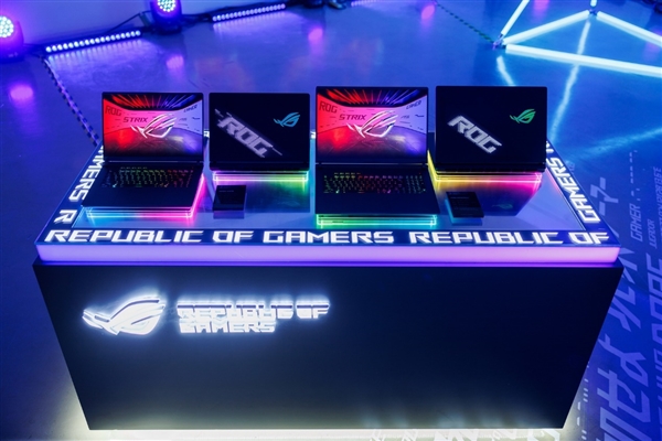 30秒免工具快拆、超视屏幕！ROG笔记本展示真创新