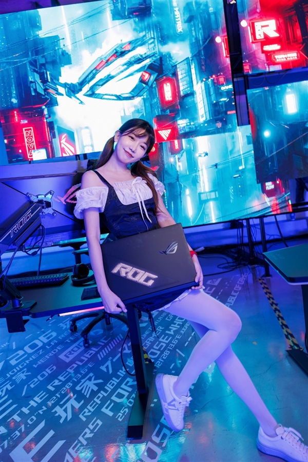 30秒免工具快拆、超视屏幕！ROG笔记本展示真创新