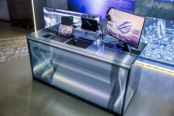 30秒免工具快拆、超视屏幕！ROG笔记本展示真创新