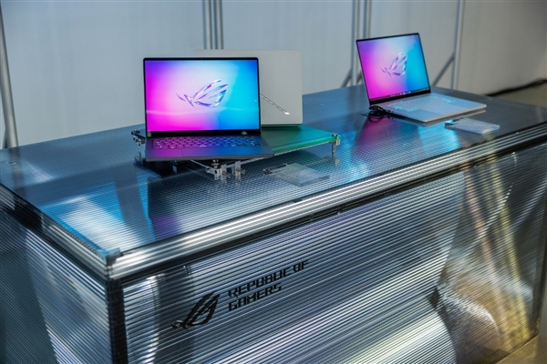 30秒免工具快拆、超视屏幕！ROG笔记本展示真创新