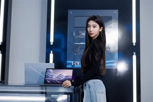 30秒免工具快拆、超视屏幕！ROG笔记本展示真创新