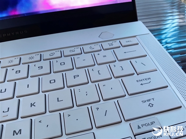 30秒免工具快拆、超视屏幕！ROG笔记本展示真创新