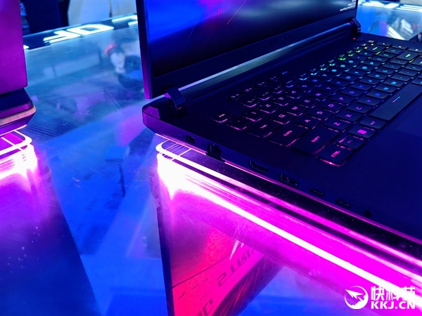 30秒免工具快拆、超视屏幕！ROG笔记本展示真创新