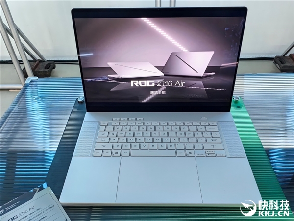 30秒免工具快拆、超视屏幕！ROG笔记本展示真创新