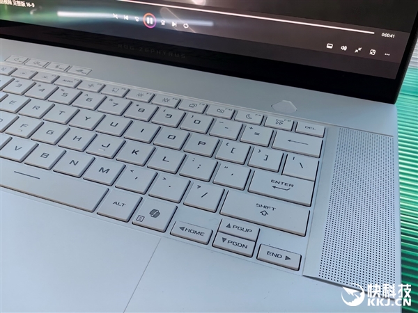 30秒免工具快拆、超视屏幕！ROG笔记本展示真创新