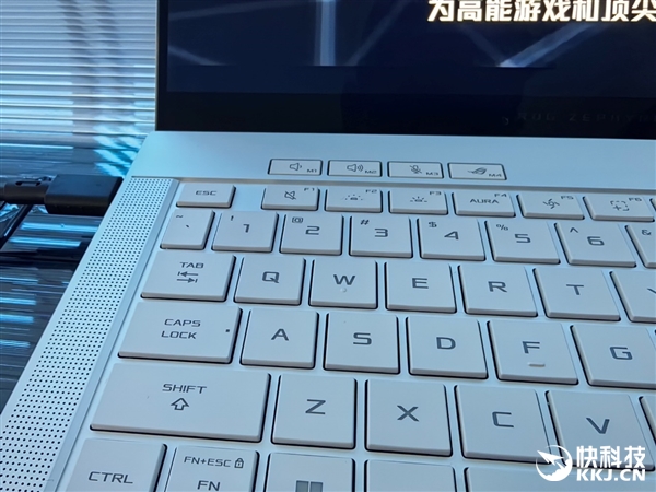 30秒免工具快拆、超视屏幕！ROG笔记本展示真创新