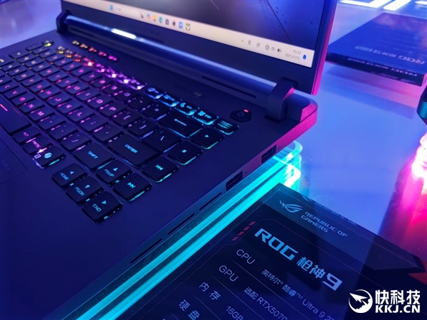 30秒免工具快拆、超视屏幕！ROG笔记本展示真创新