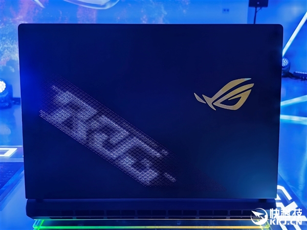 30秒免工具快拆、超视屏幕！ROG笔记本展示真创新
