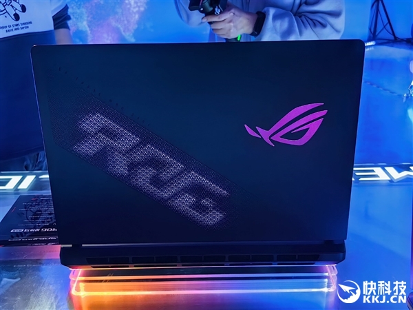 30秒免工具快拆、超视屏幕！ROG笔记本展示真创新
