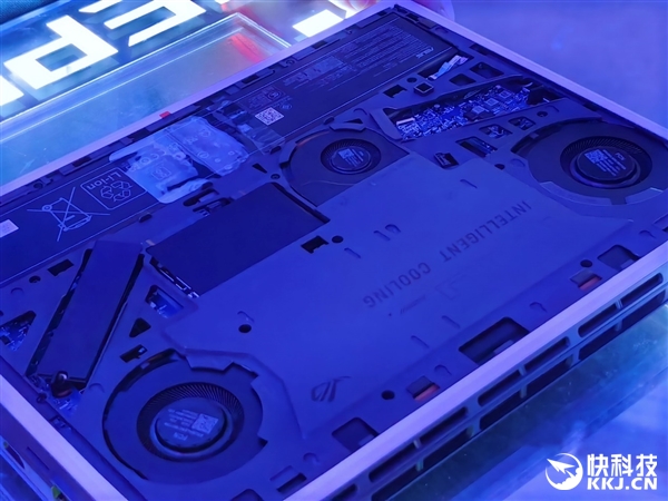 30秒免工具快拆、超视屏幕！ROG笔记本展示真创新