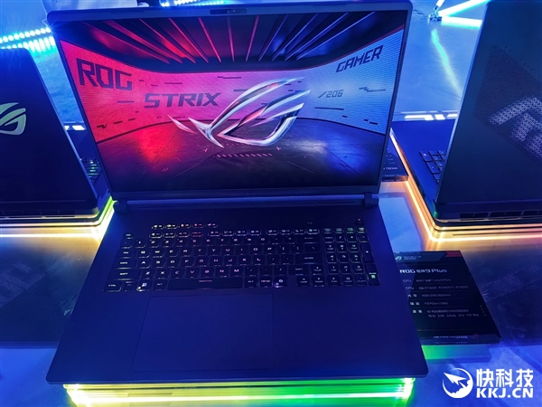 30秒免工具快拆、超视屏幕！ROG笔记本展示真创新