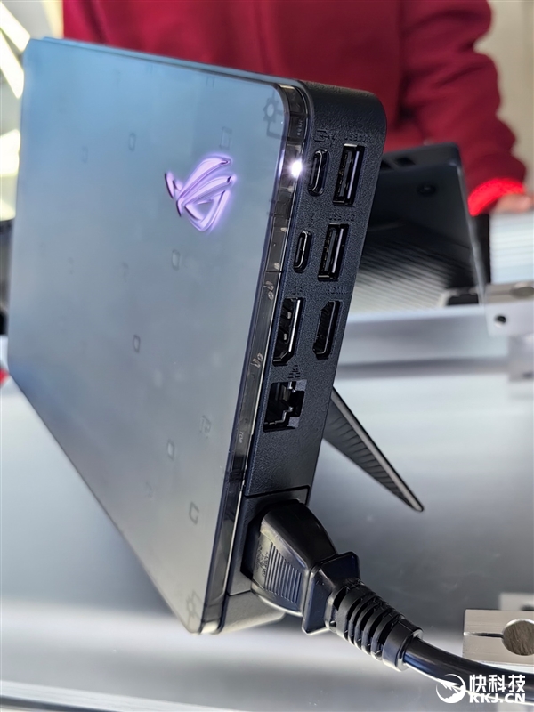 30秒免工具快拆、超视屏幕！ROG笔记本展示真创新