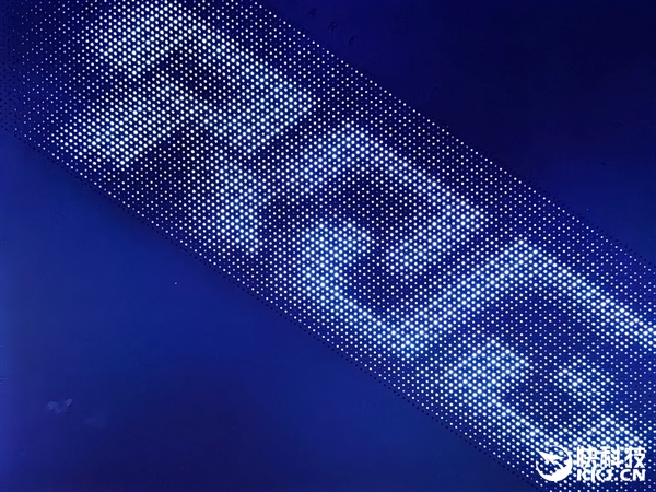 30秒免工具快拆、超视屏幕！ROG笔记本展示真创新