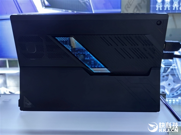 30秒免工具快拆、超视屏幕！ROG笔记本展示真创新