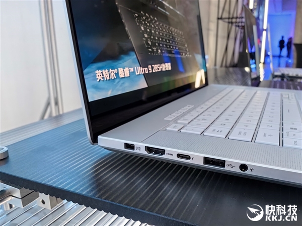 30秒免工具快拆、超视屏幕！ROG笔记本展示真创新