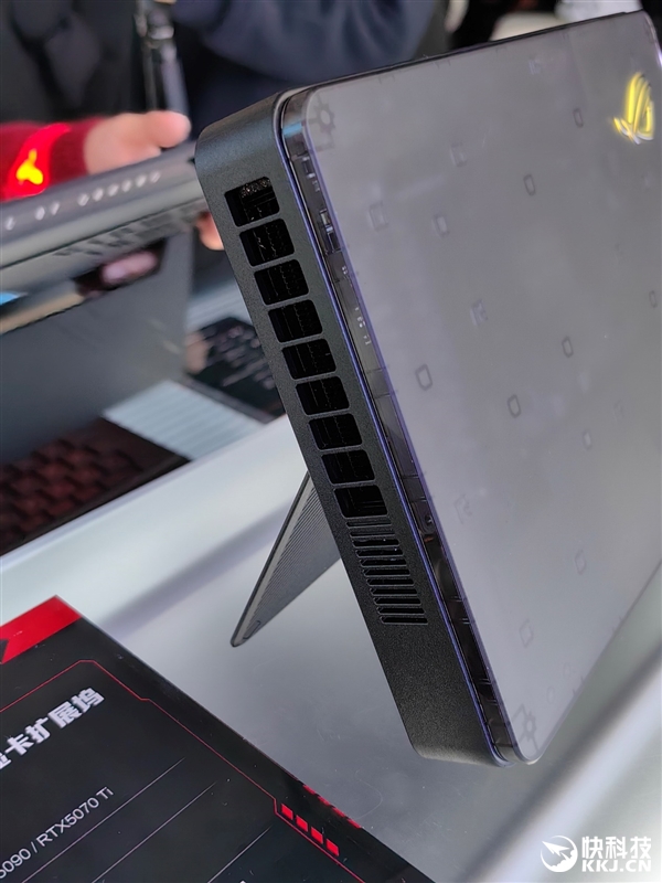30秒免工具快拆、超视屏幕！ROG笔记本展示真创新