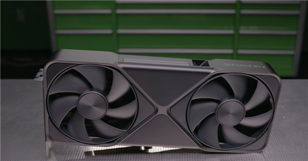 NVIDIA RTX 5090公版显卡官方开箱：包装设计彻底改变！