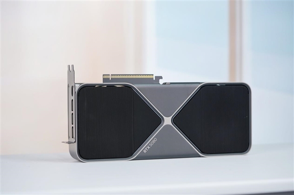 一如既往的精美！NVIDIA RTX 5080显卡图赏