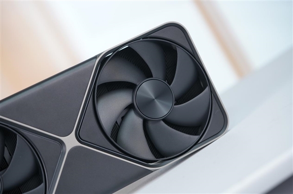 一如既往的精美！NVIDIA RTX 5080显卡图赏