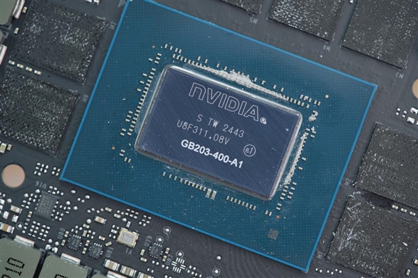 一如既往的精美！NVIDIA RTX 5080显卡图赏