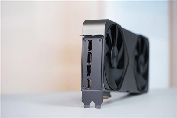 一如既往的精美！NVIDIA RTX 5080显卡图赏