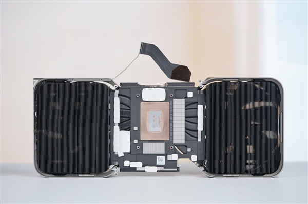 一如既往的精美！NVIDIA RTX 5080显卡图赏