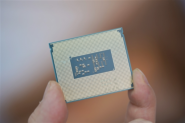 中国特供版！酷睿Ultra 5 230F小黑盒图赏