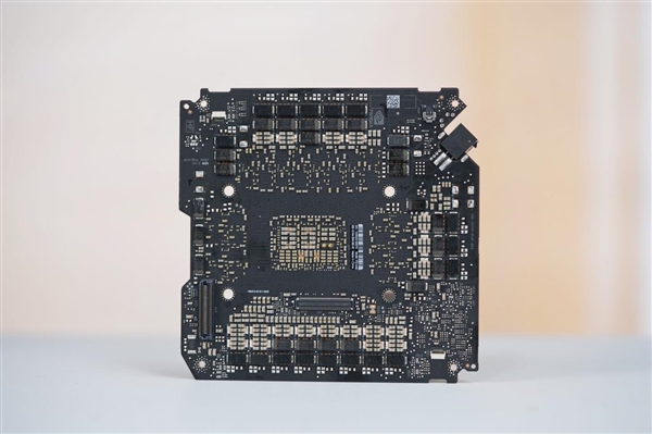 一如既往的精美！NVIDIA RTX 5080显卡图赏