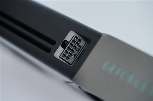 一如既往的精美！NVIDIA RTX 5080显卡图赏