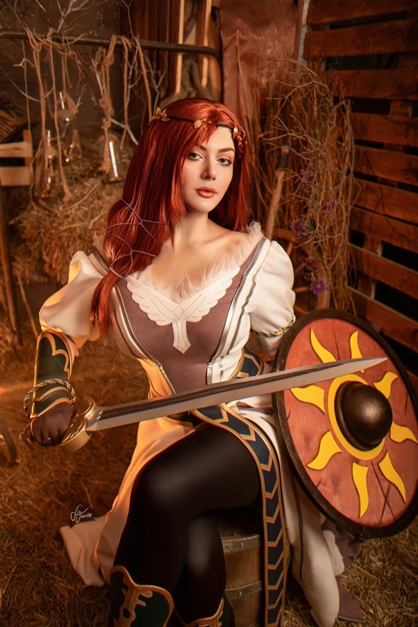 《古墓丽影》劳拉Cos美图欣赏：身材超还原