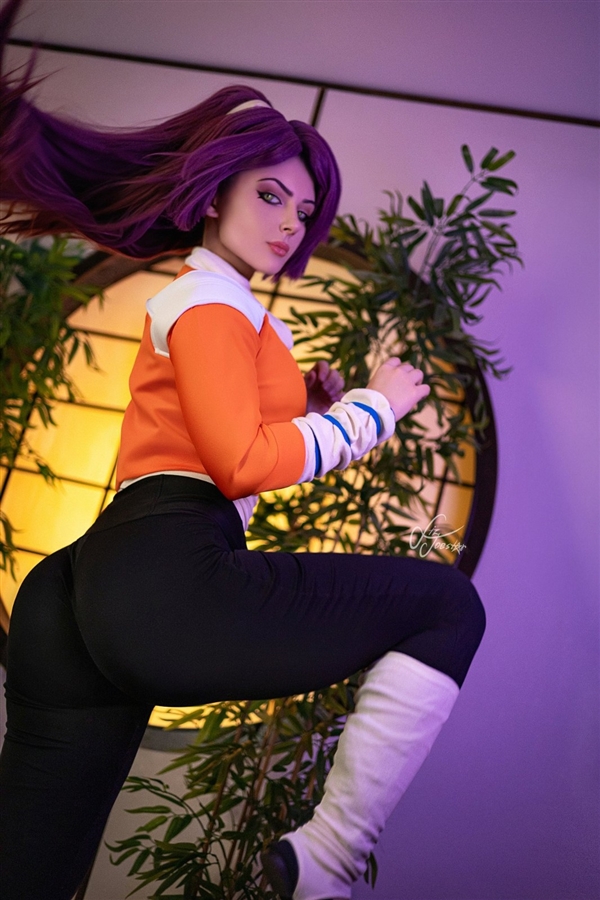 《古墓丽影》劳拉Cos美图欣赏：身材超还原