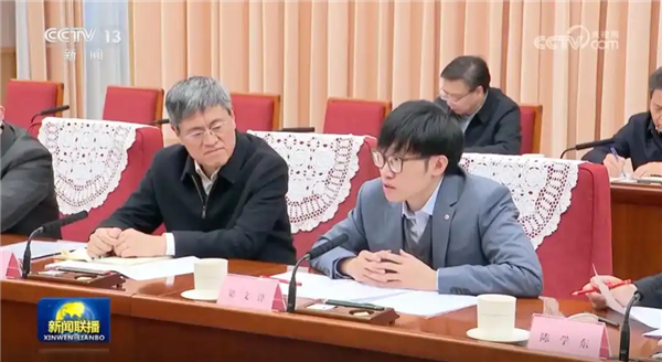 DeepSeek梁文锋实习往事曝光！月薪1.6万、没毕业就任经理