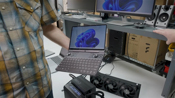 RTX 5090外接到笔记本：实测性能损失非常大！