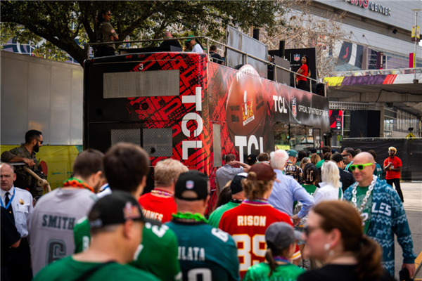 超级碗广告盛宴:OpenAI危机、库克找梅西、Temu不烧钱了