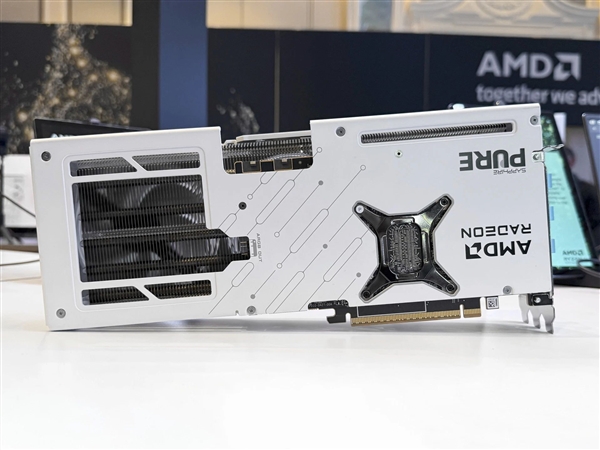 蓝宝石自曝RX 9070 XT：纯白设计 煞是好看