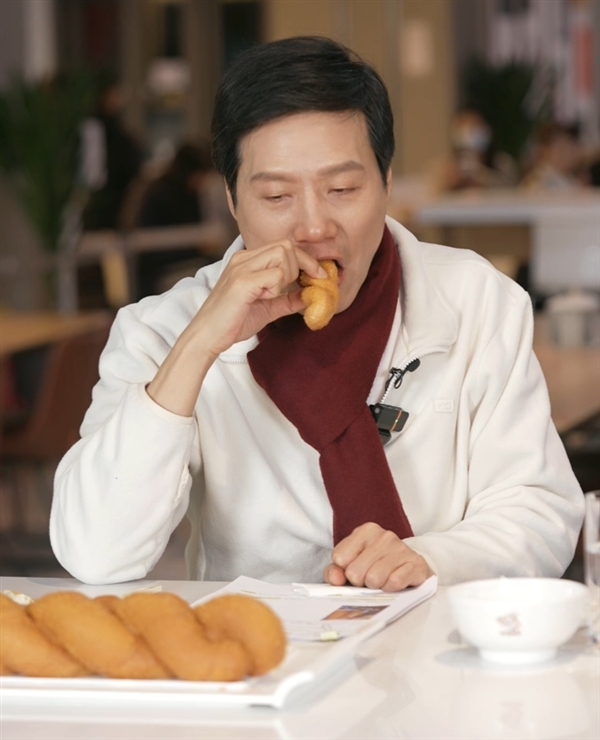 雷军直播晒小米食堂酸奶大麻花：mini、Pro、Ultra款都有