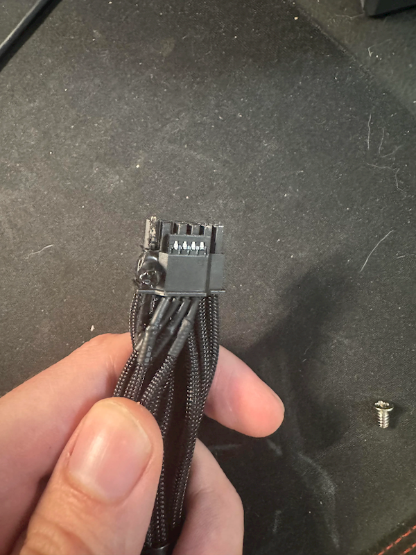 首批RTX 5090玩家花1.5万元买来的血泪经验：千万别用第三方电源线！