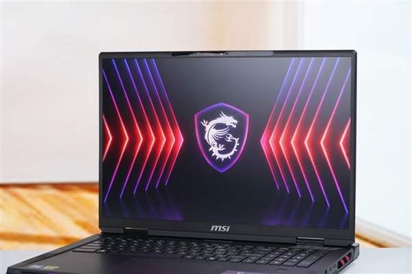 强劲性能+4K Mini-LED震撼大屏！微星泰坦18 Pro游戏本图赏