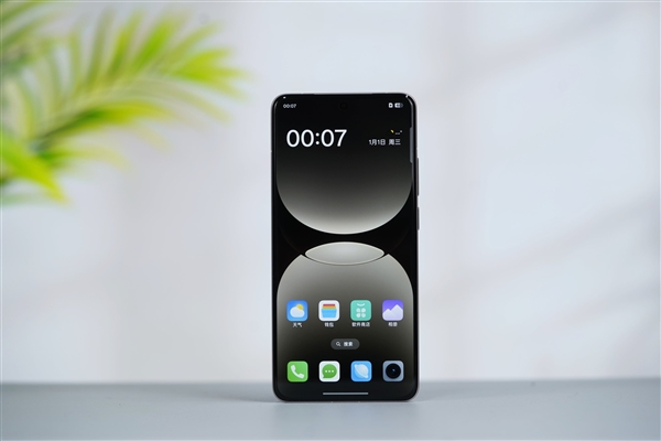 2600元最便宜骁龙8至尊版！真我GT7 Pro竞速版图赏