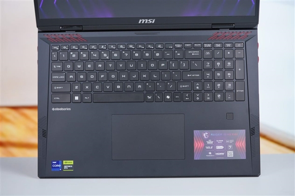 强劲性能+4K Mini-LED震撼大屏！微星泰坦18 Pro游戏本图赏