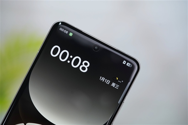 2600元最便宜骁龙8至尊版！真我GT7 Pro竞速版图赏