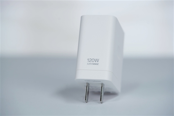 2600元最便宜骁龙8至尊版！真我GT7 Pro竞速版图赏