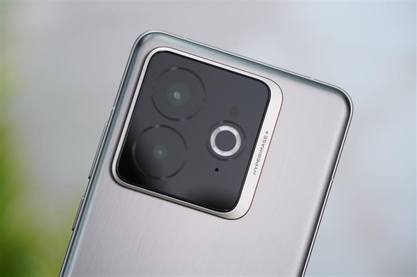 2600元最便宜骁龙8至尊版！真我GT7 Pro竞速版图赏