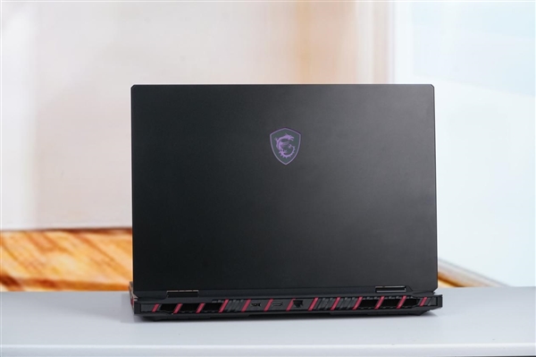 强劲性能+4K Mini-LED震撼大屏！微星泰坦18 Pro游戏本图赏